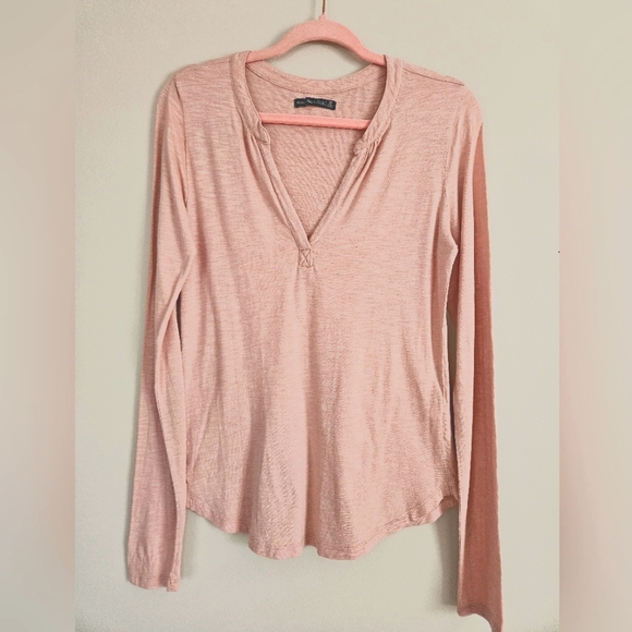 Abercrombie & Fitch Pink Long Sleeve Lightweight Shirt V-neck Size Medium - Picture 1 of 11